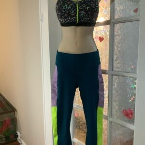 Colorful Sports Bra and Leggings Set. VSX/fabletics
